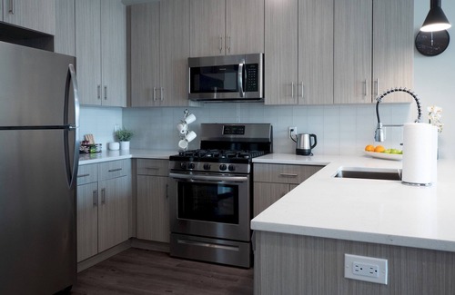 The Hill Apartment | Stunning Apt W/Parking and Gym | Downtown at Yale