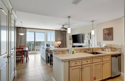 Villa Lago Condo | Stunning Bay Views on the 6th Floor: Two bedroom with Fully Equipped Kitchen, Sleeper Sofa at Sandestin Golf and Beach Resort!