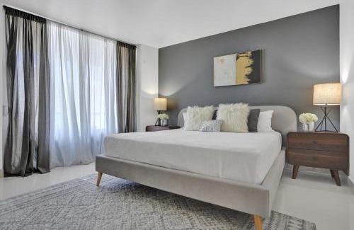 Hallandale Beach House | Stunning Beach Resort Large 4BR 3BA Condo 24 FL