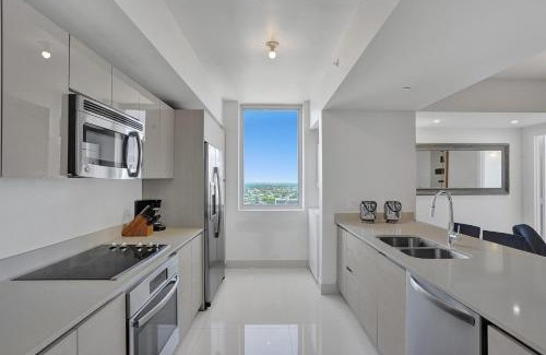 Hallandale Beach House | Stunning Beach Resort Large 4BR 3BA Condo 24 FL