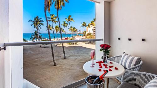 Las Glorias Apartment | Stunning Beachfront Condo - Sea Views & Pools