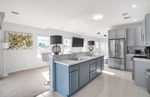 Queens House | Stunning Beachfront Queens Getaway 4 Bedroom Townhouse by Redawning