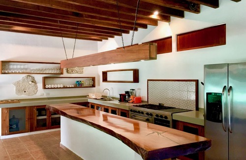 Zona Hotelera Villa | Stunning Beachfront Villa, Amazing Views, Ideal Location, Great for Families