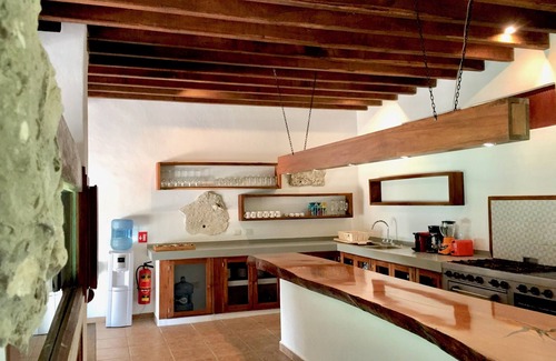 Zona Hotelera Villa | Stunning Beachfront Villa, Amazing Views, Ideal Location, Great for Families