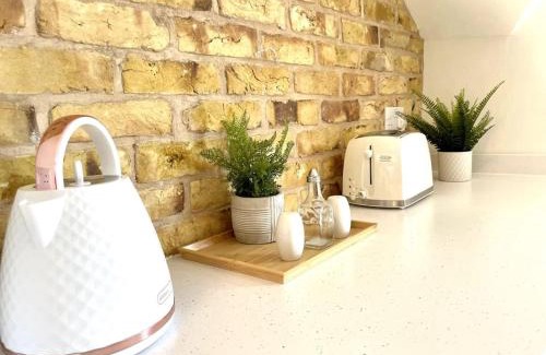 Porthcawl Apartment | Stunning Beachside Luxury Porthcawl 1 bedroom Apt, Parking, Prime Location
