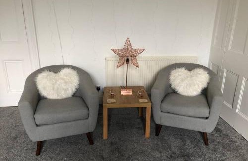 Wirral Apartment | Stunning Bebington Maisonette - large private drive and entrance, good transport links