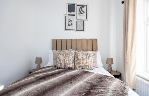 Bolton House | Stunning Bolton Abode - Cinema Experience - Parking