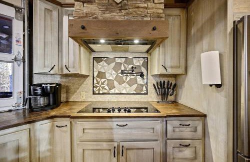 Broken Bow House | Stunning Cabin with Games Perfect for Families in Broken Bow, Oklahoma