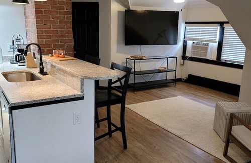Old Northside House | Stunning Carriage House w/parking spot in Historic Old Northside Downtown Indy