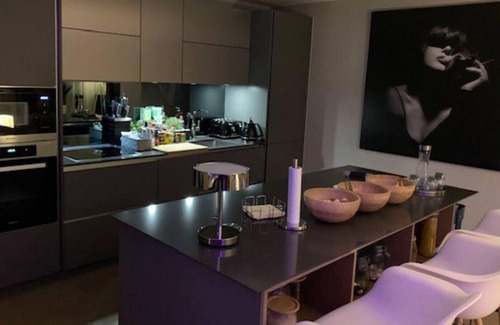 Newington Apartment | Stunning City Penthouse With 360 - Skyline View