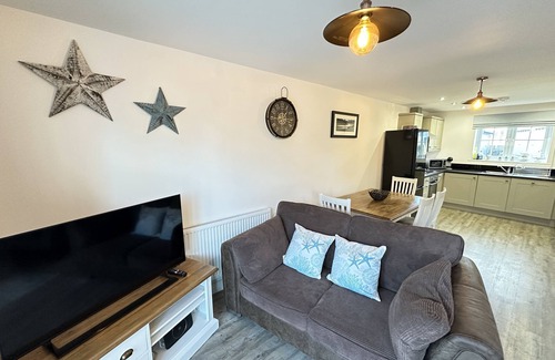 Filey Cottage | Stunning Coastal Cottage - Sleeping 5 in 2 Bedrooms - Pool and Beach Access Included.