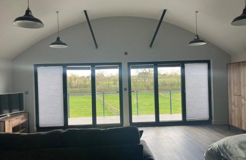 Whitchurch Apartment | Stunning Contemporary Dutch Barn Conversion