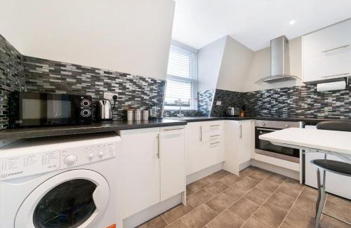 Brixton Apartment | Stunning Double Rooms within a Loft space