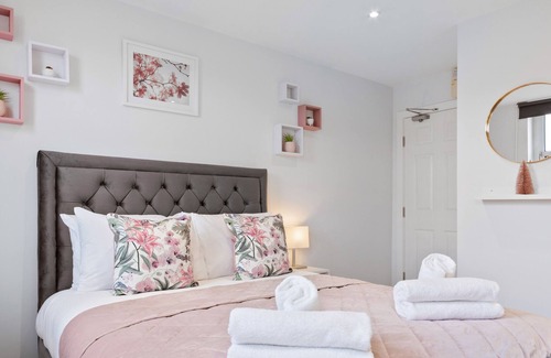 Penge Apartment | Stunning Ensuite Room Crystal Palace London SE20