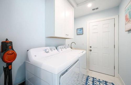Central Naples House | Stunning Family Home Pool & Spa
