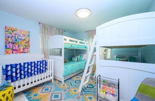 Central Naples House | Stunning Family Home Pool & Spa