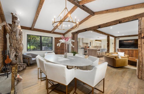 Middletown House | Stunning Farmhouse - Private Pool & Vintage Arcade - Close to Newport & Beaches