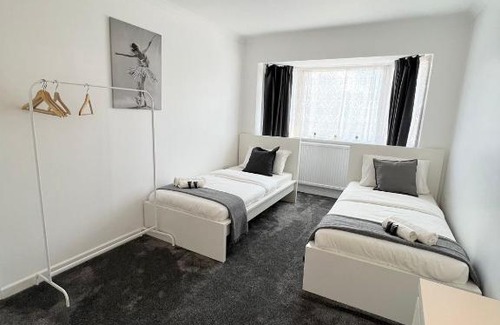Dudden Hill House | Stunning Flat in Greater London