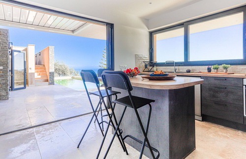 Roquebrune-Cap-Martin Villa | Stunning private villa for 10 guests with A/C, private pool, WIFI, TV, terrace and parking