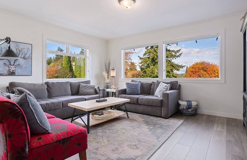 Sudden Valley House | Stunning Geneva 4-Bedroom Villa W/ Lake View and Hot Tub