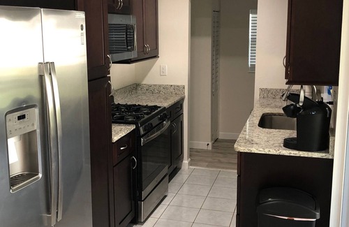 Tropic House | Stunning get away in a beautiful neighborhood!!!