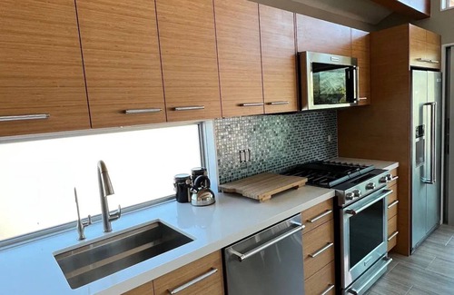 Carpinteria House | Stunning Hillview Suite near the beach