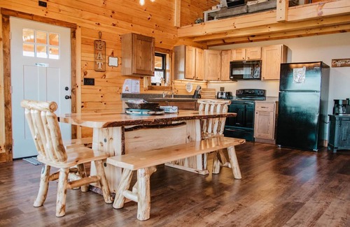 New Plymouth Cabin | Stunning Hocking Hills Views, Huge Skies ~ Sauna, Pet Friendly, Hot Tub, WiFi