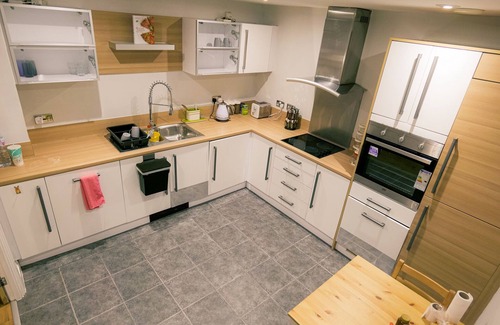 Butetown Apartment | Stunning Holiday Stay With Free Gym and Parking