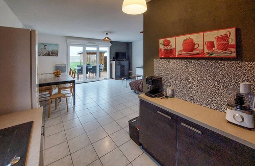 Angresse House | Stunning home in Angresse with kitchen