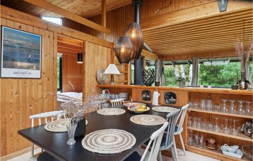 Øer Strand House | Stunning Home In Ebeltoft With Kitchen