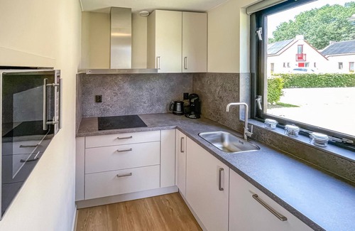 Ewijk House | Stunning home in Ewijk with kitchen
