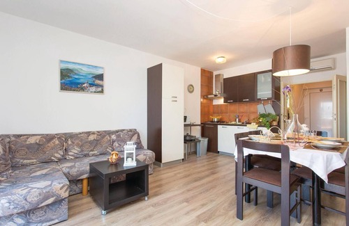 Klimno House | Stunning home in Klimno with kitchen