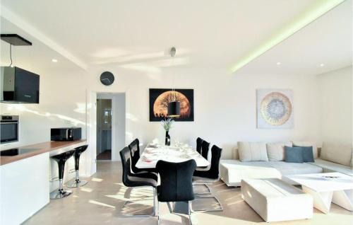 Veliko Brdo House | Stunning Home In Makarska With Wifi