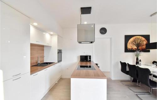 Veliko Brdo House | Stunning Home In Makarska With Wifi