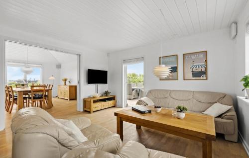 Sondervig House | Stunning Home In Ringkøbing