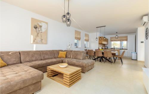 Marcana House | Stunning Home In Segotici