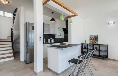 Sevid House | Stunning home in Sevid with kitchen