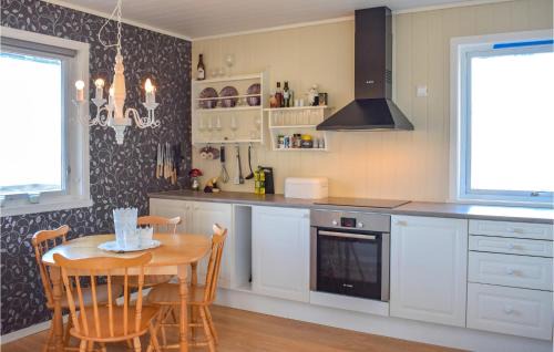 Utaker House | Stunning Home In Skånevik With Kitchen