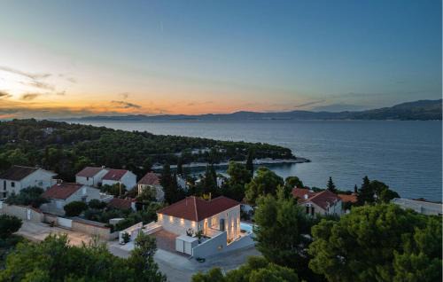Splitska House | Stunning Home In Splitska