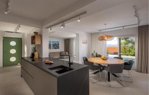 Splitska House | Stunning Home In Splitska