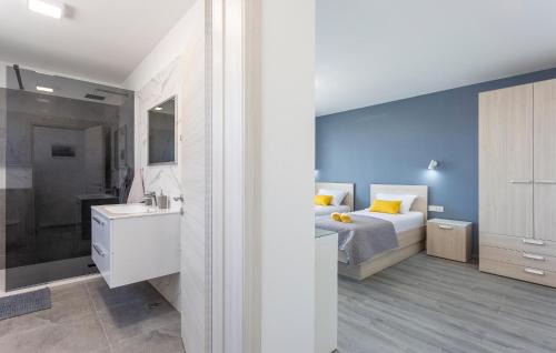 Valbandon House | Stunning Home In Valbandon With Wifi