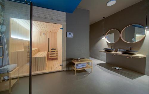 Vrh House | Stunning Home In Vrh With Sauna