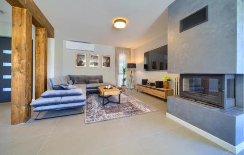 Vrh House | Stunning Home In Vrh With Sauna