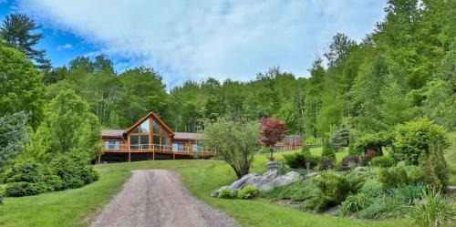 Hunter House | Stunning Home with Hot Tub Fire Pit & Amazing Views