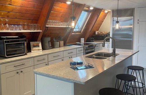 Shelby Ski Chalet | STUNNING LAKE MICHIGAN FRONTAGE- 5-bedroom A-FRAME, close to Silver Lake Dunes!
