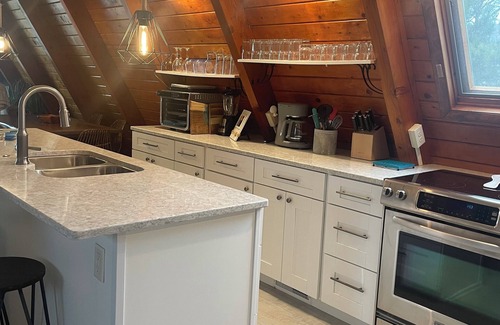 Shelby Ski Chalet | STUNNING LAKE MICHIGAN FRONTAGE- 5-bedroom A-FRAME, close to Silver Lake Dunes!