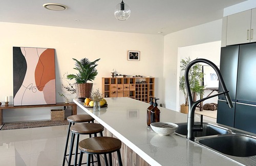 Bolton Point House | Stunning lake view luxury holiday home
