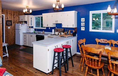 Dysart et al Cottage | Stunning lake views!
