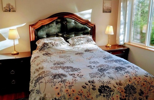 Youbou House | Stunning Lake View from 3 bedroom 3 bathroom house with Hot Tub on custom patio