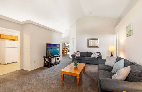 Kissimmee Villa | Stunning lake view, private pool,near Disney ,games room,free WiFi ,play golf